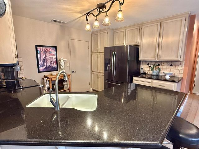 1920 Rockypoint Way, Riverbank, CA 95367