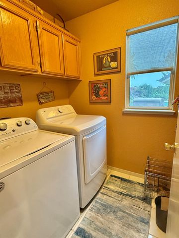 1920 Rockypoint Way, Riverbank, CA 95367