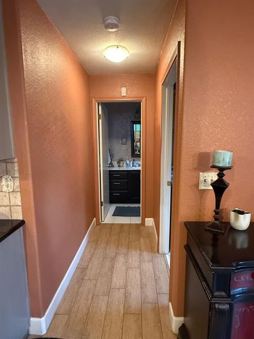 1920 Rockypoint Way, Riverbank, CA 95367