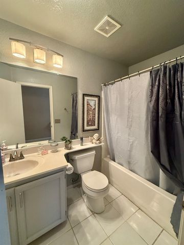 1920 Rockypoint Way, Riverbank, CA 95367