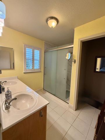 1920 Rockypoint Way, Riverbank, CA 95367