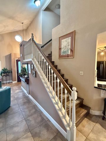 1920 Rockypoint Way, Riverbank, CA 95367