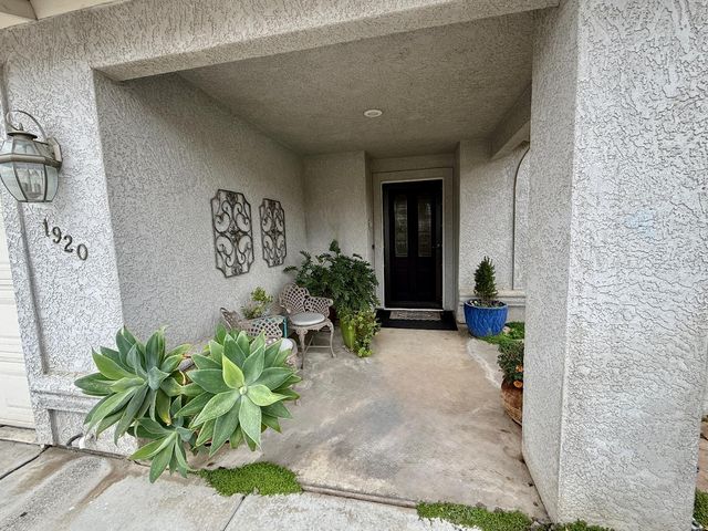 1920 Rockypoint Way, Riverbank, CA 95367