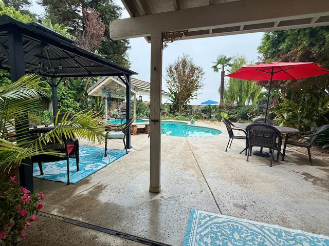 1920 Rockypoint Way, Riverbank, CA 95367