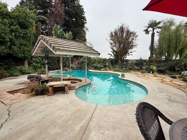 1920 Rockypoint Way, Riverbank, CA 95367