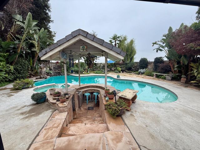 1920 Rockypoint Way, Riverbank, CA 95367