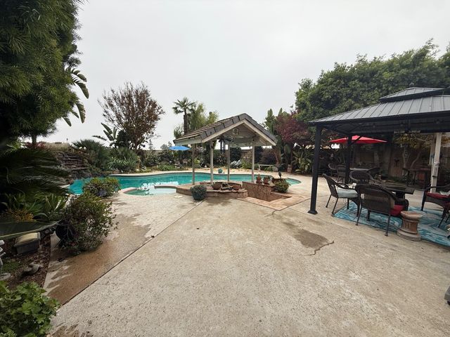 1920 Rockypoint Way, Riverbank, CA 95367