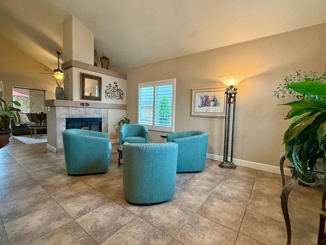 1920 Rockypoint Way, Riverbank, CA 95367