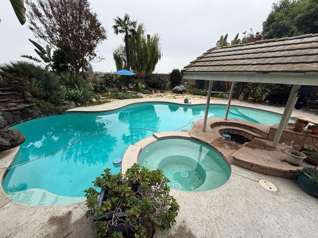 1920 Rockypoint Way, Riverbank, CA 95367