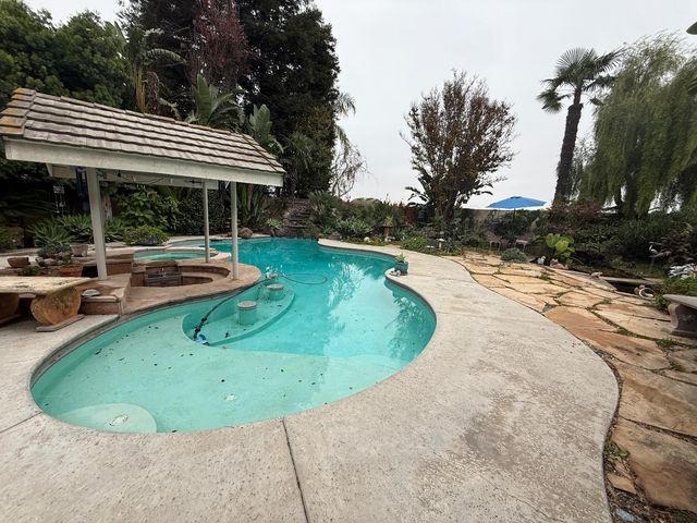 1920 Rockypoint Way, Riverbank, CA 95367