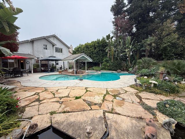 1920 Rockypoint Way, Riverbank, CA 95367