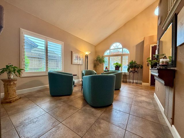 1920 Rockypoint Way, Riverbank, CA 95367