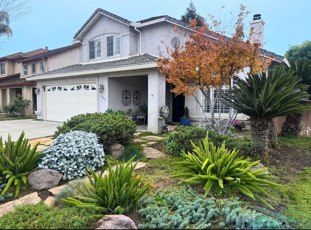 1920 Rockypoint Way, Riverbank, CA 95367