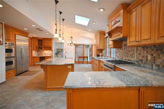 1033 Harvard Place, Fort Lee, NJ 07024