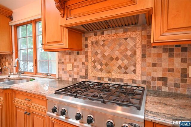 1033 Harvard Place, Fort Lee, NJ 07024