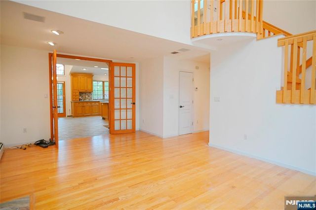 1033 Harvard Place, Fort Lee, NJ 07024