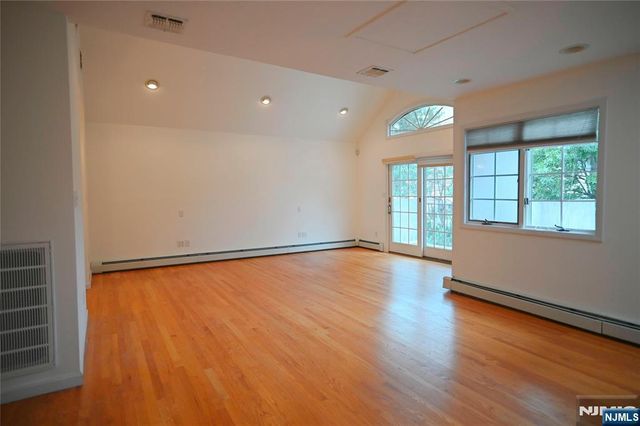 1033 Harvard Place, Fort Lee, NJ 07024