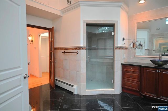1033 Harvard Place, Fort Lee, NJ 07024