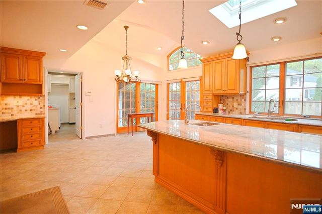 1033 Harvard Place, Fort Lee, NJ 07024
