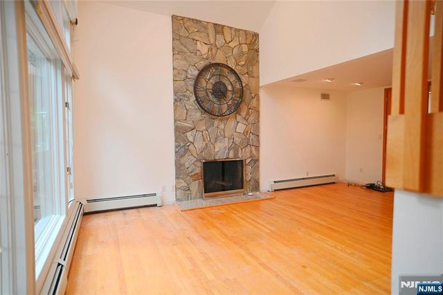 1033 Harvard Place, Fort Lee, NJ 07024