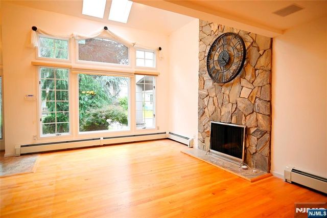 1033 Harvard Place, Fort Lee, NJ 07024