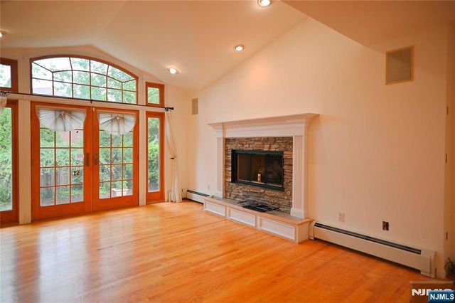 1033 Harvard Place, Fort Lee, NJ 07024