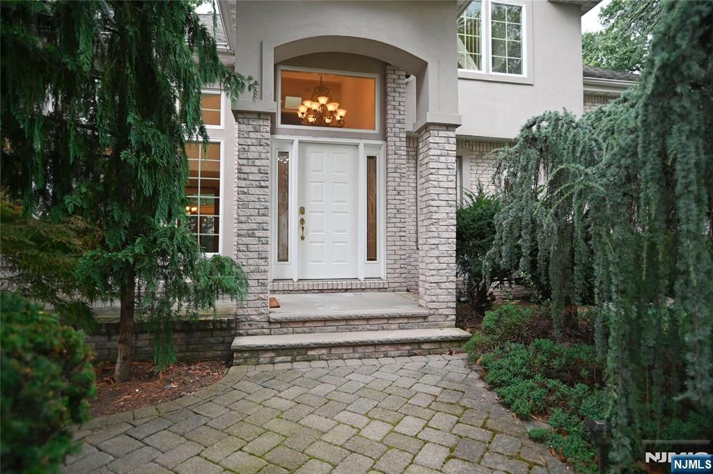 1033 Harvard Place, Fort Lee, NJ 07024