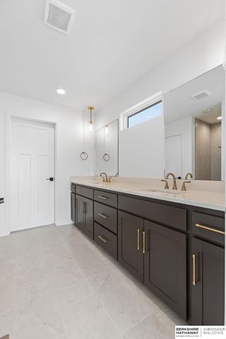 10265 Grant Street, Papillion, NE 68046
