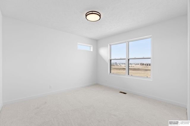 10265 Grant Street, Papillion, NE 68046