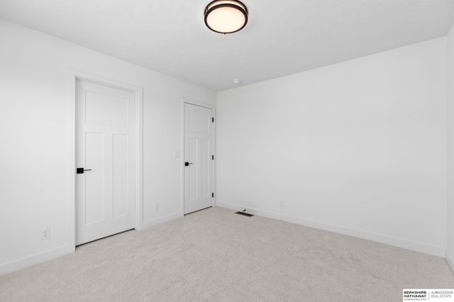 10265 Grant Street, Papillion, NE 68046