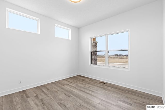 10265 Grant Street, Papillion, NE 68046