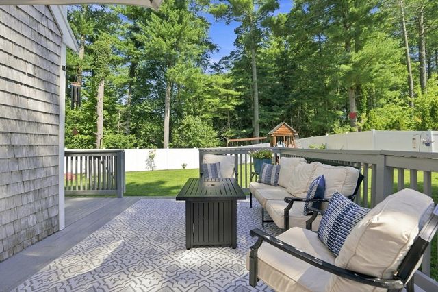 7 Lascala Ave, Plymouth, MA 02360
