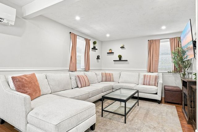 7 Lascala Ave, Plymouth, MA 02360