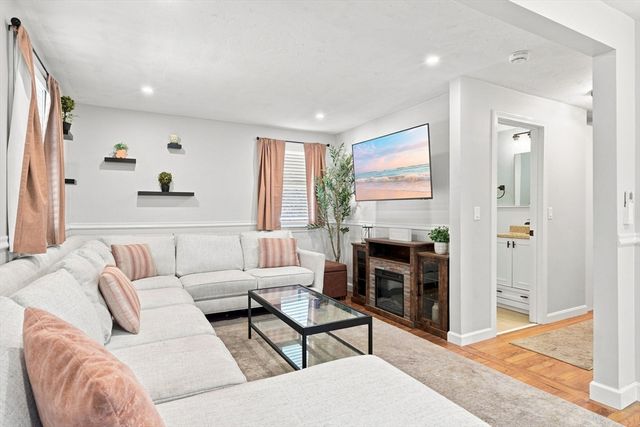 7 Lascala Ave, Plymouth, MA 02360