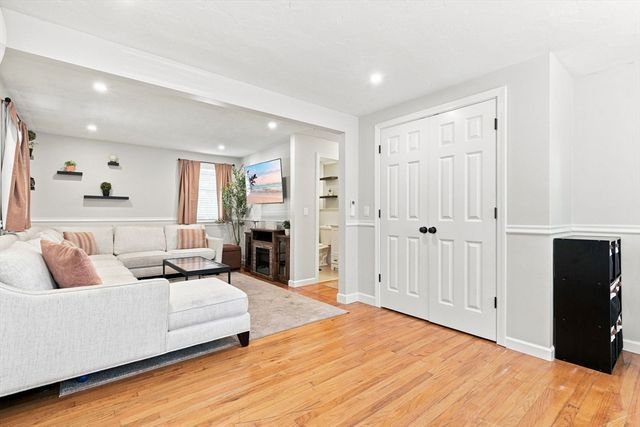 7 Lascala Ave, Plymouth, MA 02360