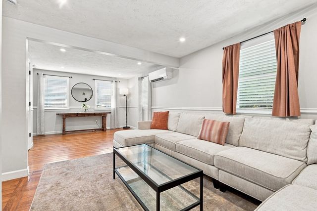 7 Lascala Ave, Plymouth, MA 02360