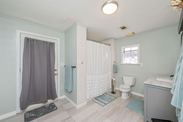 5747 J V Woolley Road, Crestview, FL 32539