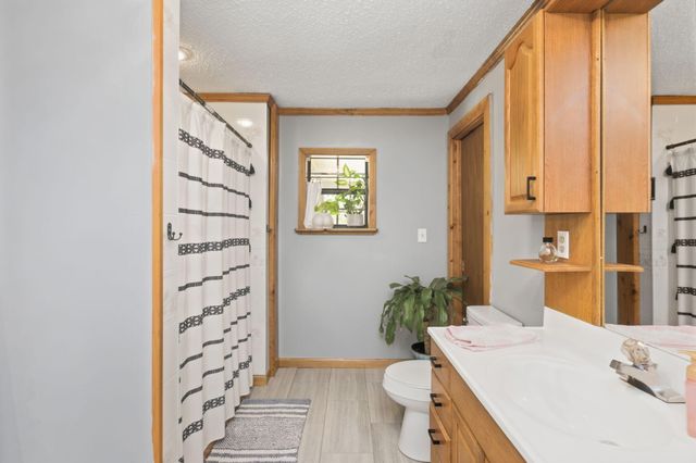 5747 J V Woolley Road, Crestview, FL 32539