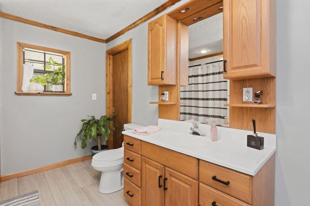 5747 J V Woolley Road, Crestview, FL 32539