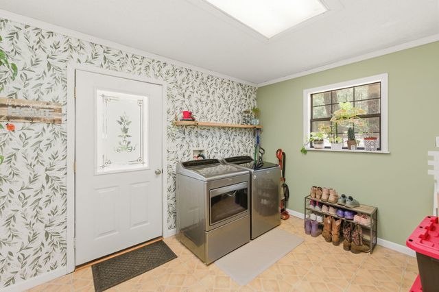 5747 J V Woolley Road, Crestview, FL 32539