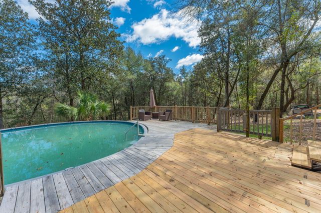 5747 J V Woolley Road, Crestview, FL 32539