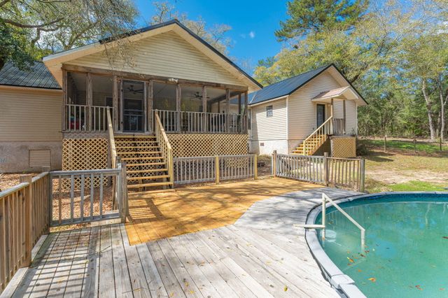 5747 J V Woolley Road, Crestview, FL 32539