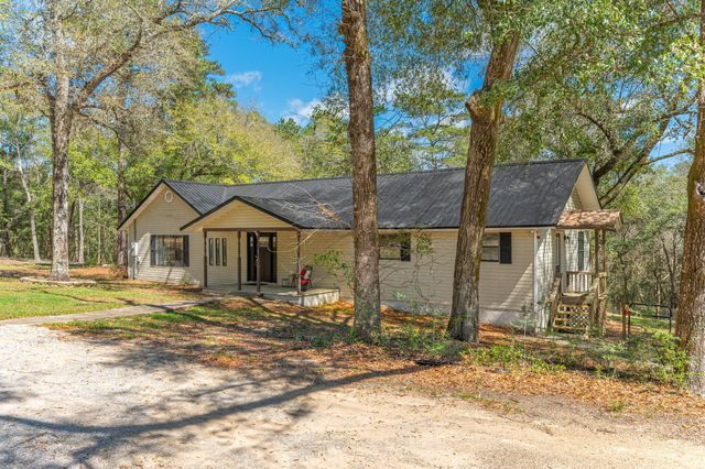5747 J V Woolley Road, Crestview, FL 32539