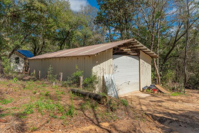 5747 J V Woolley Road, Crestview, FL 32539