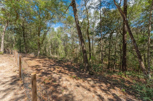 5747 J V Woolley Road, Crestview, FL 32539