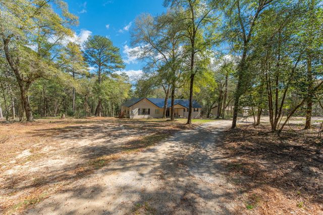 5747 J V Woolley Road, Crestview, FL 32539