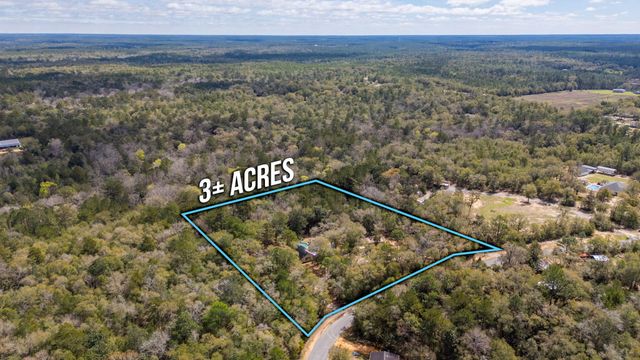 5747 J V Woolley Road, Crestview, FL 32539
