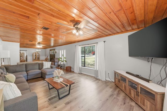 5747 J V Woolley Road, Crestview, FL 32539