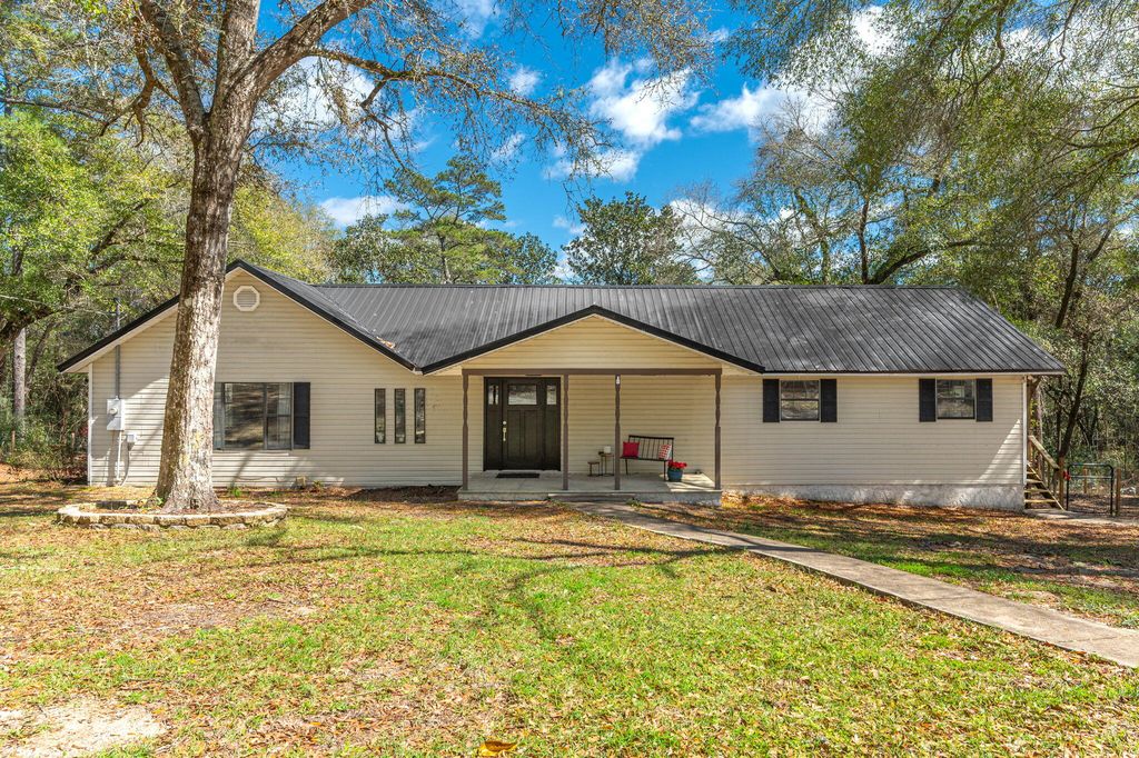 5747 J V Woolley Road, Crestview, FL 32539