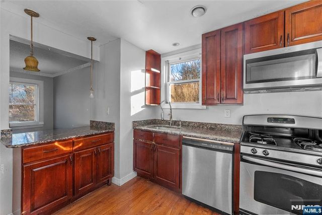 43 Esmond Place, Tenafly, NJ 07670